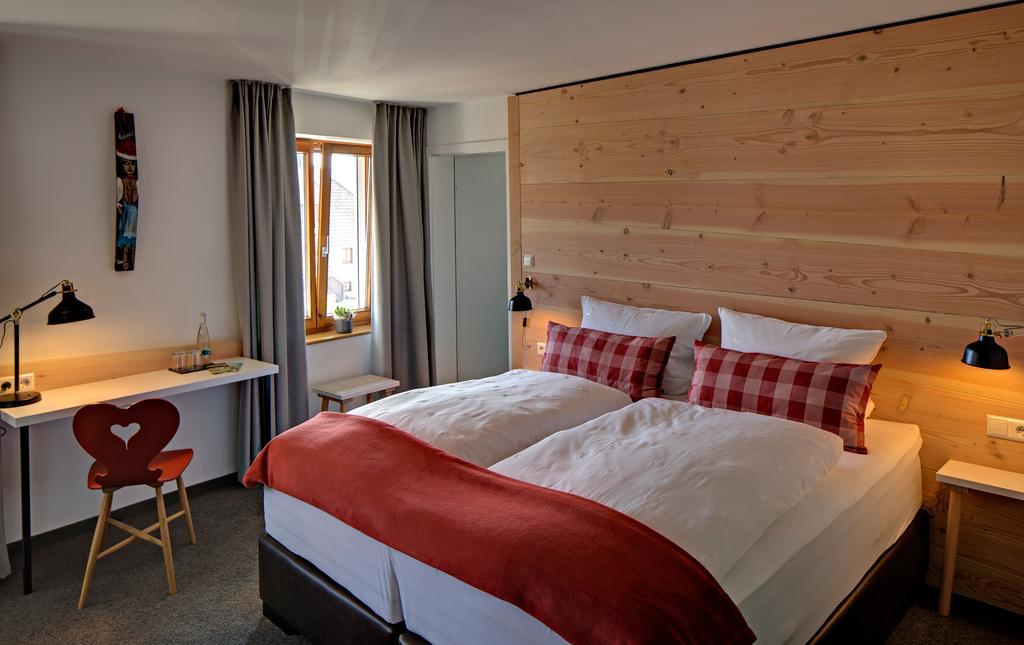 Landhotel Gasthaus Zum Pflug Zell am Harmersbach Esterno foto