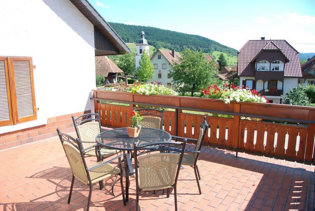 Landhotel Gasthaus Zum Pflug Zell am Harmersbach Esterno foto